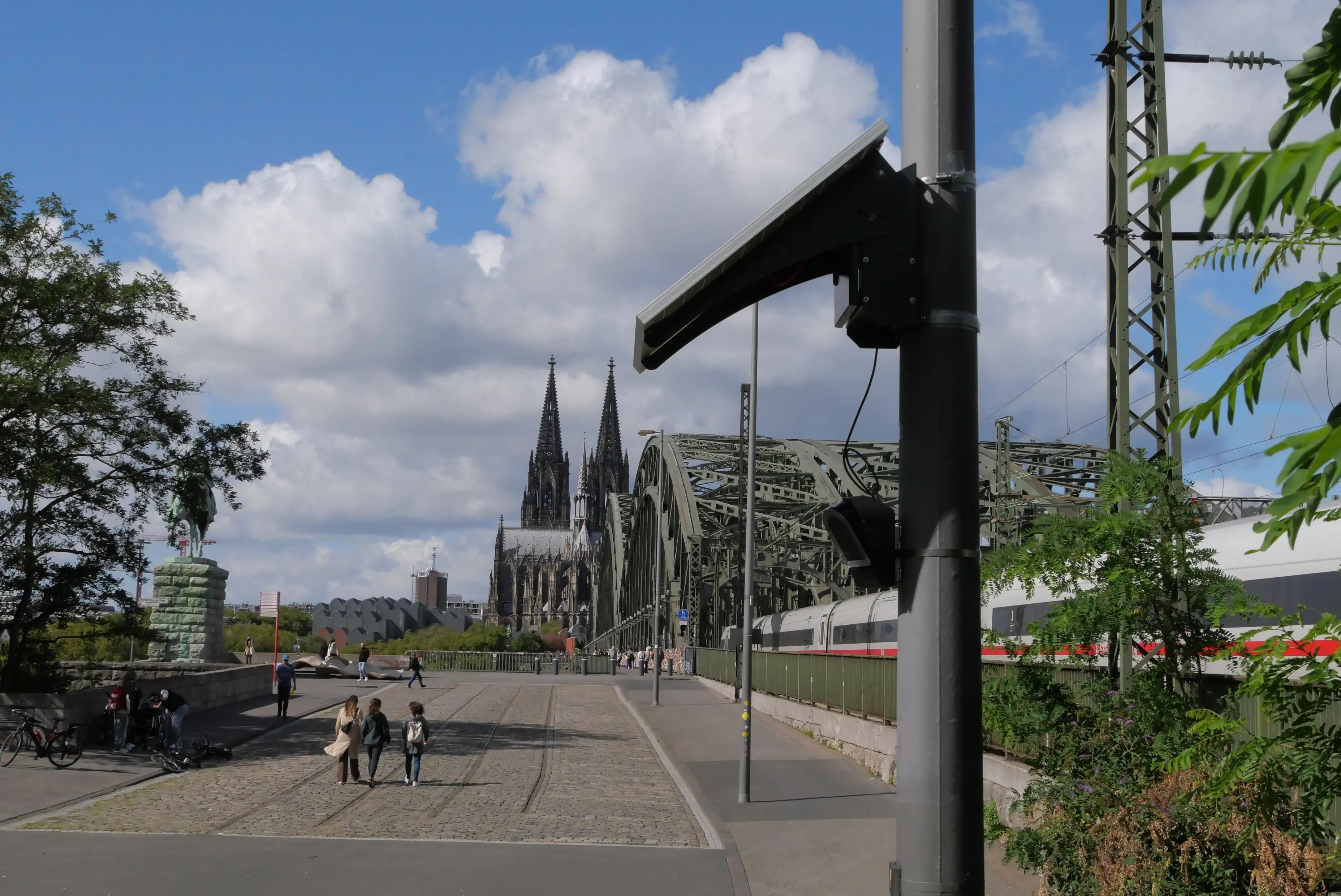 MOBILE_COUNTER_RADAR