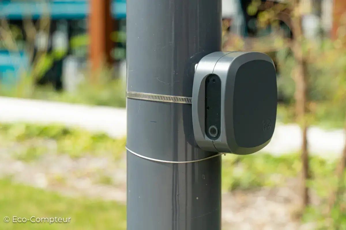 Count passers-by at a precise location with the PYRO-Box Evo people counter.