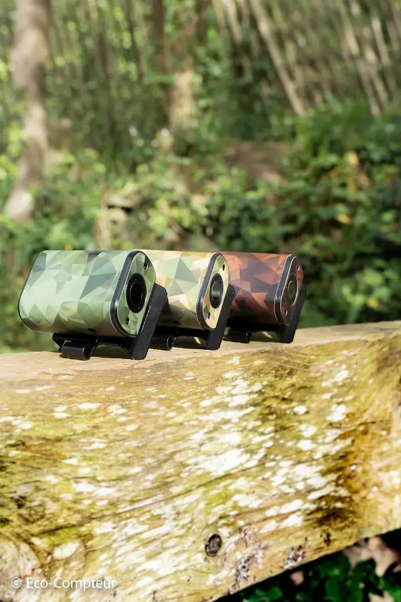 Three casings supplied with the product allow it to blend into the landscape.